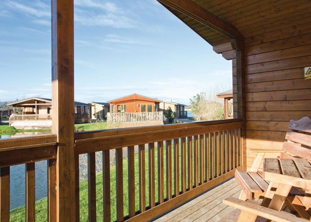Dacre Lakeside Park Hotel Brandesburton Екстериор снимка