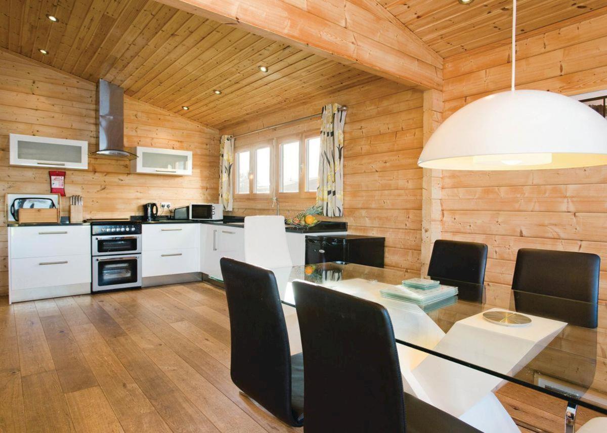 Dacre Lakeside Park Hotel Brandesburton Екстериор снимка