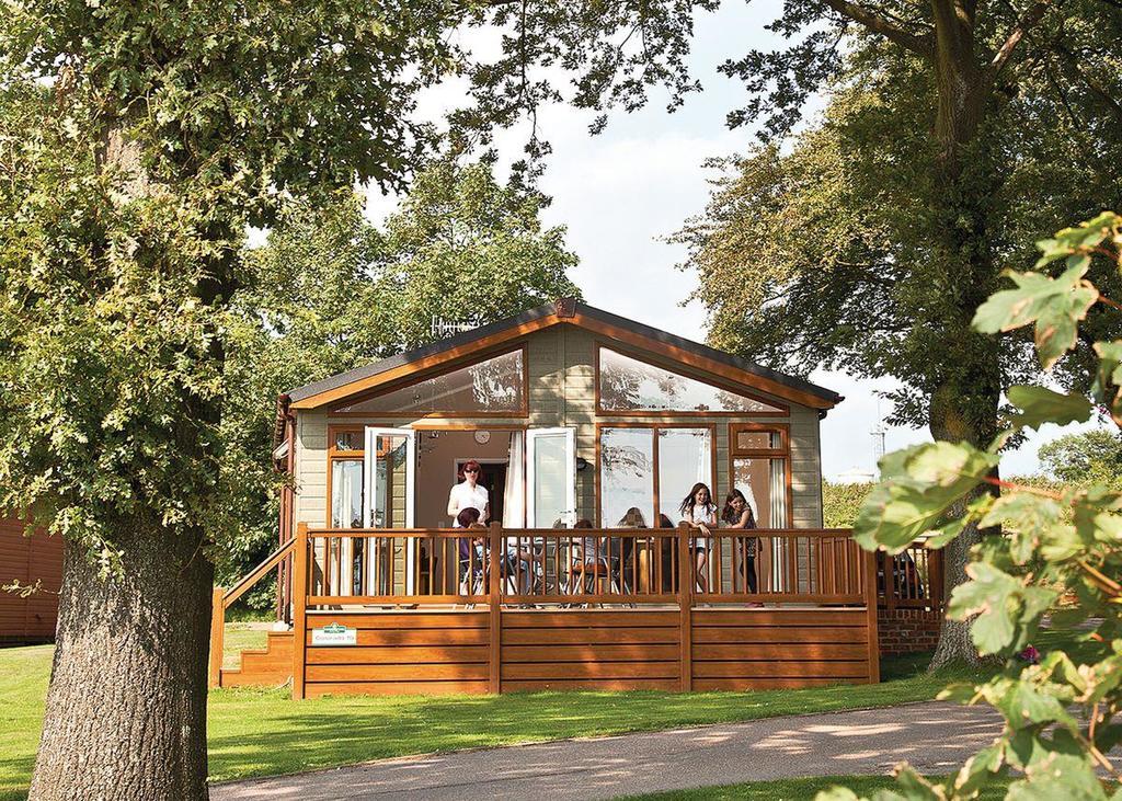 Dacre Lakeside Park Hotel Brandesburton Екстериор снимка